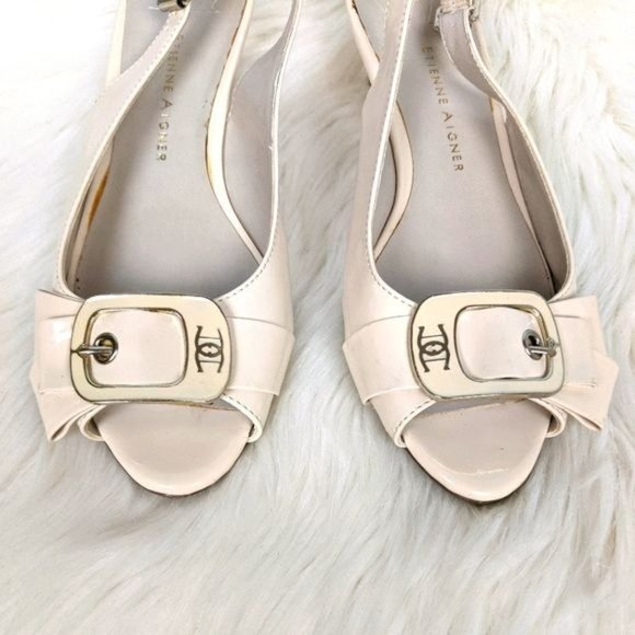Etienne Aigner Ivory Patent Slingback Wedges 7 Enamel Buckle Retro Look - Picture 3 of 10